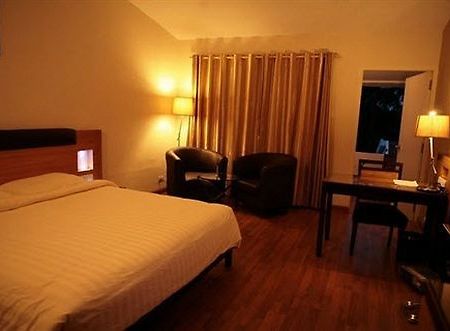 Deccan Plaza Hotel - Ooty Exterior photo
